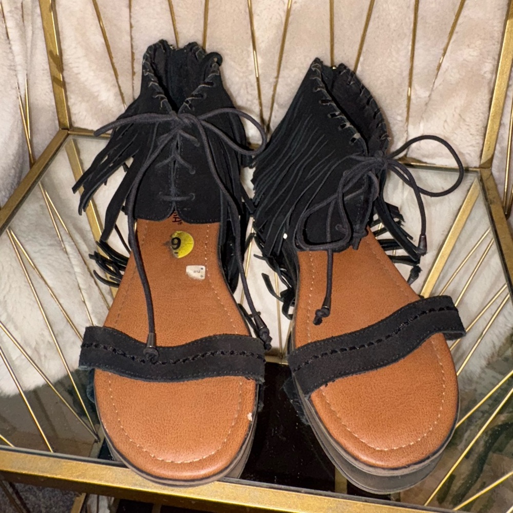 Minnetonka Black Suede Fringe Sandals 🌵9